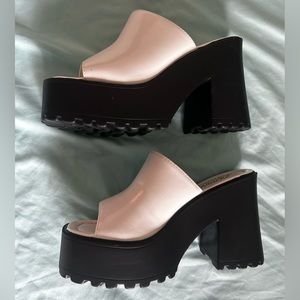 WHITE & BLACK PLATFORM MULE